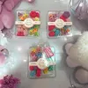 En-gros Set Accesorii Păr pentru Copii - Cutie Dreptunghiulară cu Elasticuțe, Clămițe și Pampoane Colorate - Model Yi Sha Bei La D57 - vânzare en-gros pentru revânzare