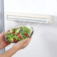 Dispenser multifuncțional pentru folie alimentară cu sistem de tăiere integrat