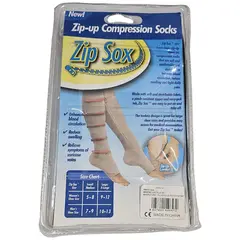 Șosete compresive Zip Sox purtate pe gambă pentru susținere