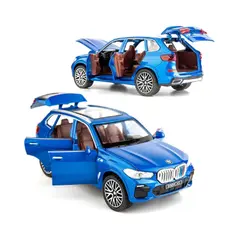 Mașinuță Metalică de Colecție tip X5 M, Scara 1:32, Mecanism Pull-Back, Lumini și Sunete, 4 Uși și Capote Mobile, Albastru/Alb/Negru