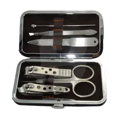 Trusă de manichiură 768 cu 6 piese din inox în husă metalică compactă