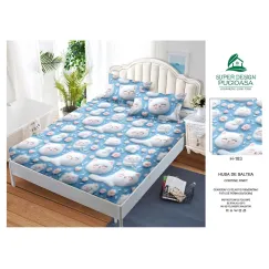 Husă cu elastic din finet model pisici albe pufoase și floricele roz pe fundal albastru cu 2 fețe perna 160x200 cm