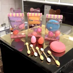 Set Accesorii Machiaj Kiss Lovely cu Bureți și Aplicatoare