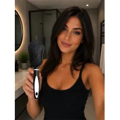 Perie profesională ventilată pentru păr - design ergonomic și uscare rapidă