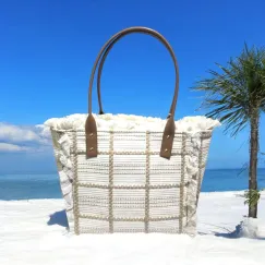 Geantă de plaja cu carouri si franjuri O230 - model crem cu manere maro, eleganta si incapatoare