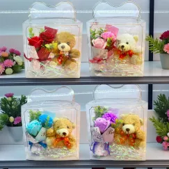 Cutie cadou cu mâner inimă, ursuleț și flori - I463
