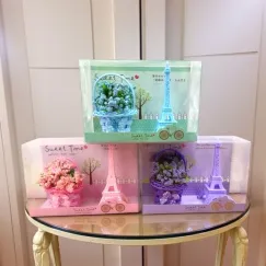 Coșuleț cu flori artificiale Eiffel, - I501