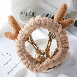 Bentită cosmetică pufoasă cu coarne de ren bej