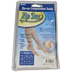 Șosete compresive Zip Sox purtate pe gambă pentru susținere
