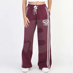 Pantaloni trening pentru fete bordo cu dungi laterale și imprimeu text