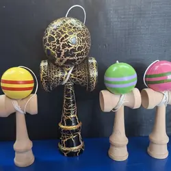 Mini Kendama din Lemn, 12 cm, Jucărie de Îndemânare cu Bilă Lucioasă și Dungi de Vizibilitate