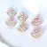 Set 12 Clestișori de Păr G233-1 (Inimioară) din Metal Rose-Gold cu Pavaj de Pietre Strass și Floare Centrală Colorată