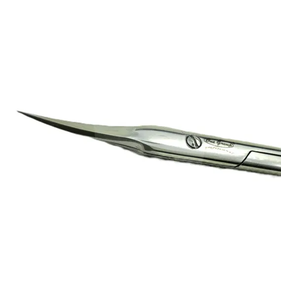 Forfecută subțire inox pentru cuticule – detaliu vârf ascuțit