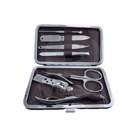 Trusă manichiură 767 cu 6 piese din inox în husă croco maro cu fermoar