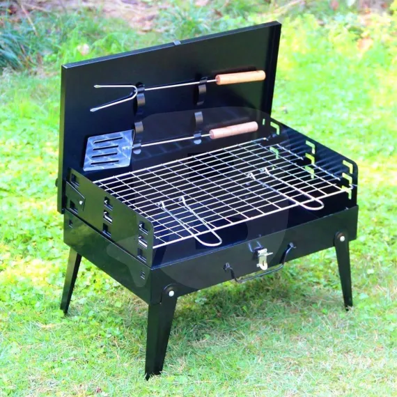 Grătar metalic cu accesorii BBQ incluse și suport ustensile