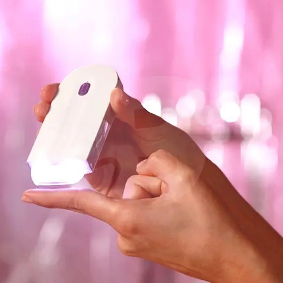 Epilator Finishing Touch Yes cu lumină LED Sensa-Light activă