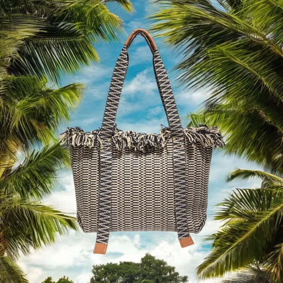 Geantă de plaja O232 cu franjuri si model etnic - negru si bej, manere late, stil boho