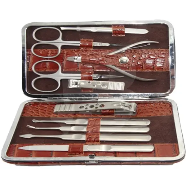 Trusă de manichiură 798 cu 10 piese în etui maro