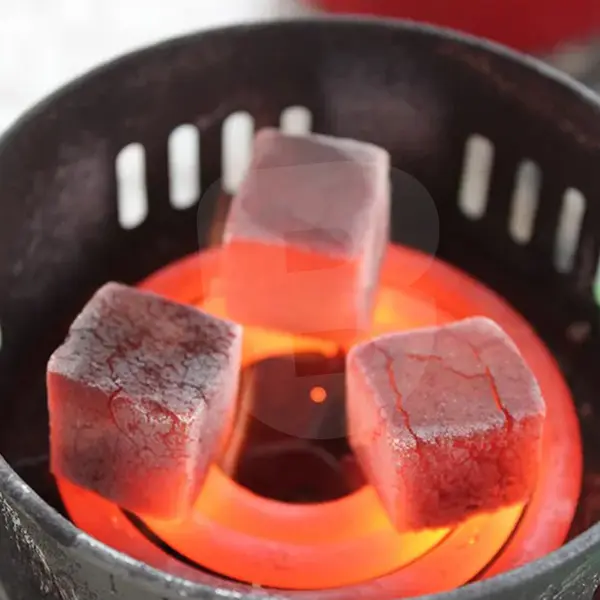 Cărbuni încălziți uniform în aprinzător narghilea