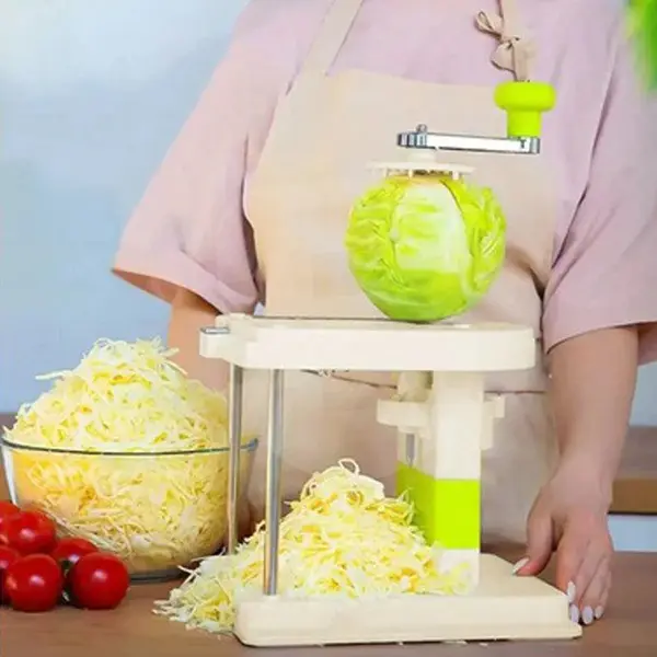 Răzătoare manuală pentru legume utilizată în bucătărie profesională