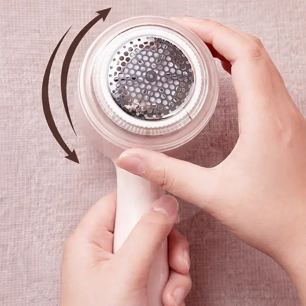 Sistem rotativ de tăiere scame cu protecție dublă