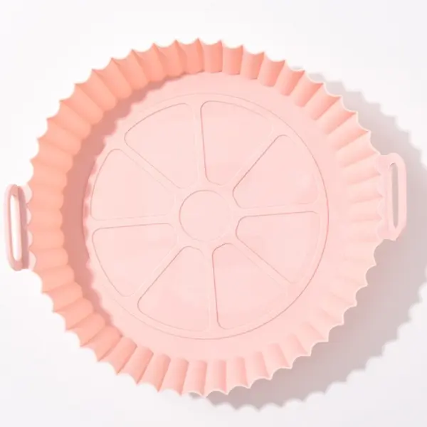 Detaliu interior farfurie din silicon pentru friteuză cu aer cald