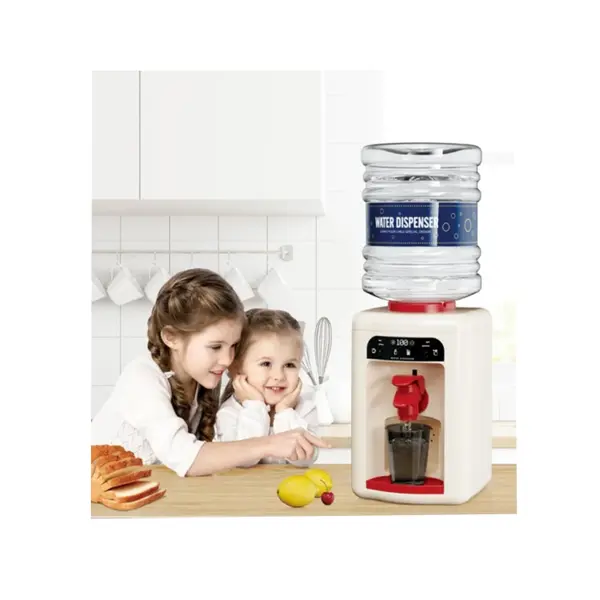 Dozator de apă de jucărie My Little Home folosit în joacă