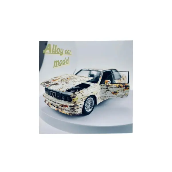 Mașinuță BMW M3 E30 metalică cu capotă deschisă și detalii motor