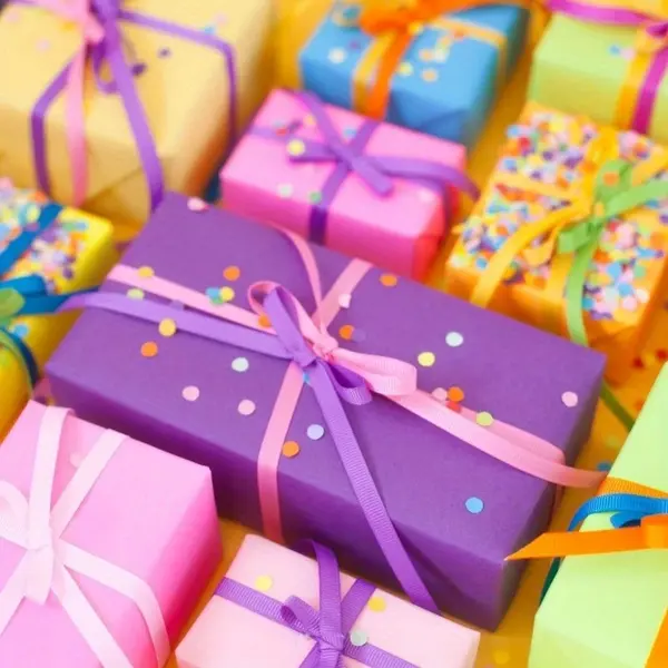 Panglică din satin utilizată pentru baloane și ambalaje cadou