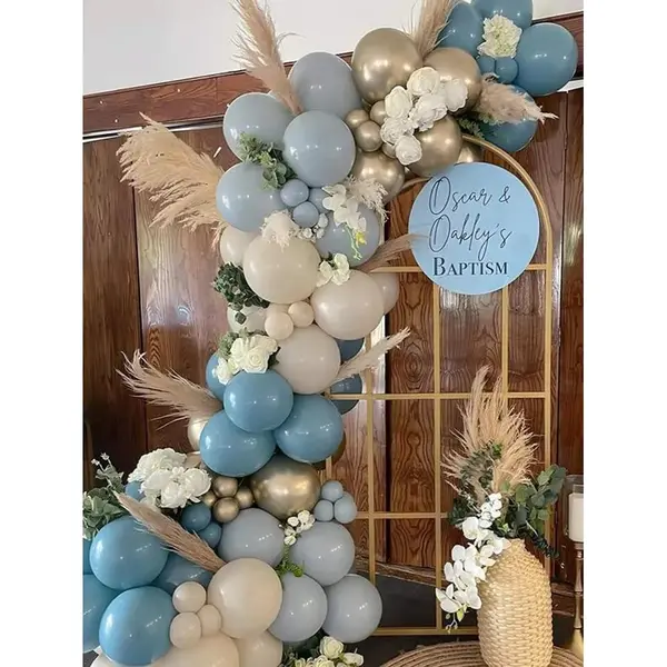 Arcadă baloane gri bej auriu pentru botez și aniversare cu elemente decorative naturale