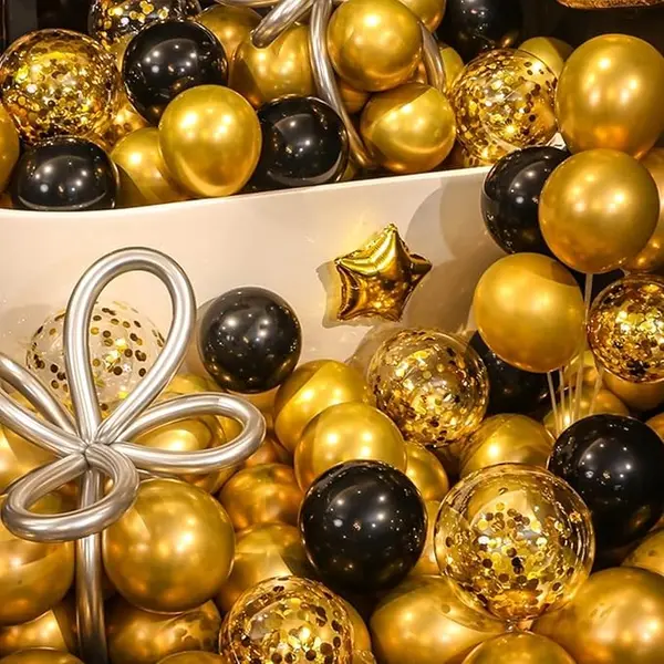 Arcadă decorativă din baloane auriu și negru pentru aniversări