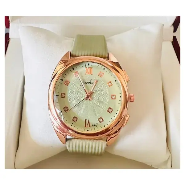 Ceas damă cu curea din piele verde și detalii strălucitoare