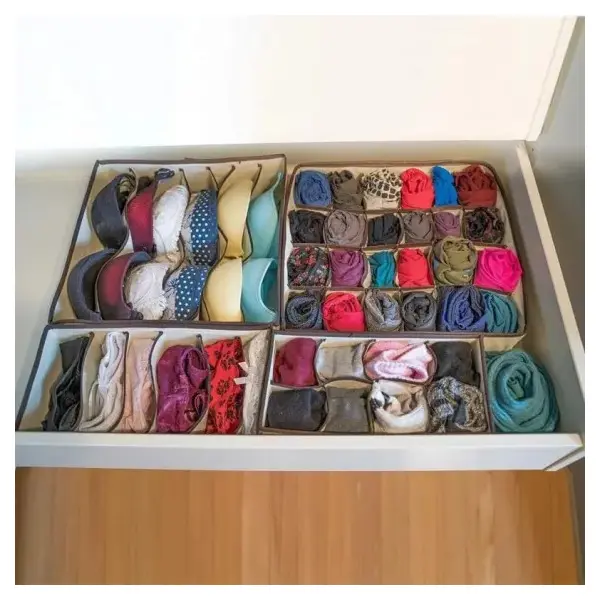 Organizator sertar cu compartimente pentru sutiene